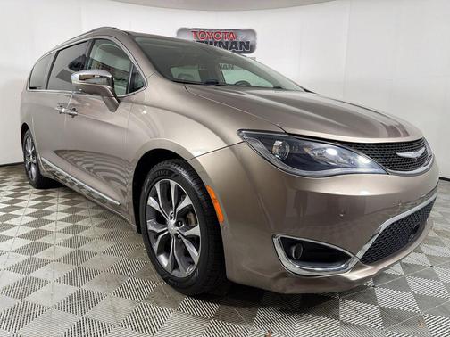 Molten Silver 2018 Chrysler Pacifica Limited