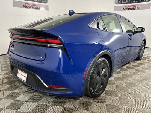 2025 Toyota Prius LE