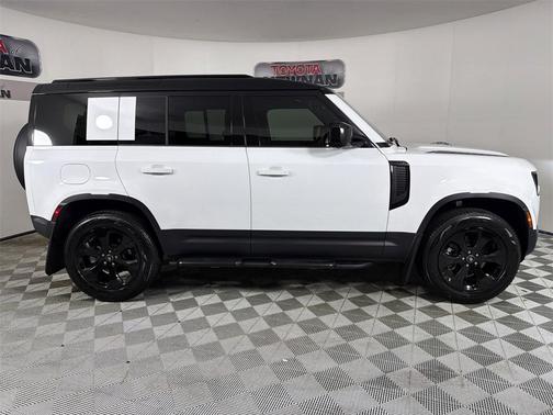 2025 Land Rover Defender 110 P300