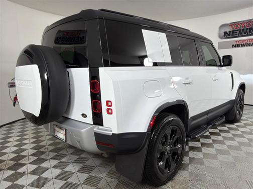 2025 Land Rover Defender 110 P300