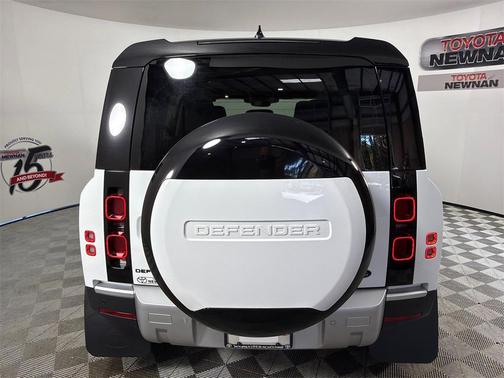 2025 Land Rover Defender 110 P300