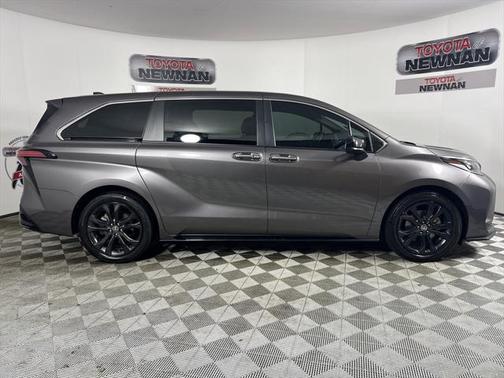 2022 Toyota Sienna XSE 7 Passenger