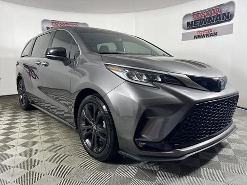 2022 Toyota Sienna XSE 7 Passenger