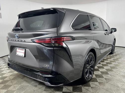 2022 Toyota Sienna XSE 7 Passenger