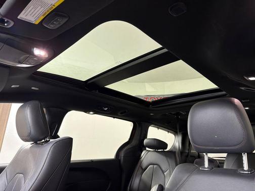 Velvet Red Pearlcoat 2019 Chrysler Pacifica Touring-L Plus