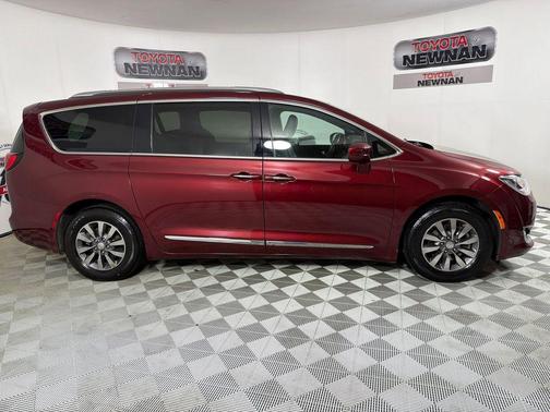 Velvet Red Pearlcoat 2019 Chrysler Pacifica Touring-L Plus