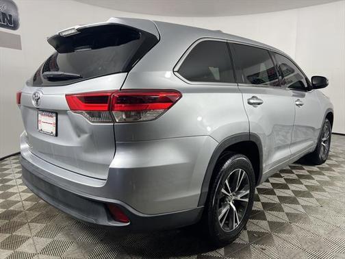 2017 Toyota Highlander LE I4