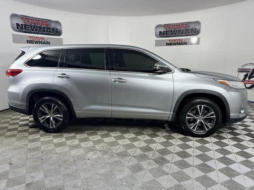 2017 Toyota Highlander LE I4