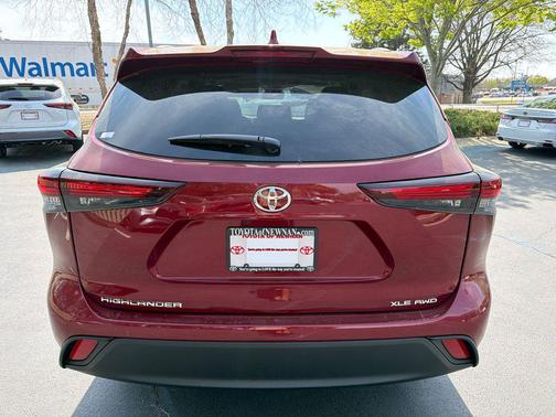 Pearl 2026 Toyota Highlander XLE