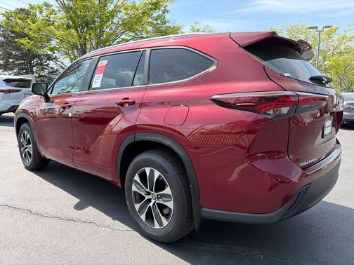 Pearl 2026 Toyota Highlander XLE