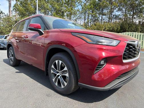 Pearl 2026 Toyota Highlander XLE