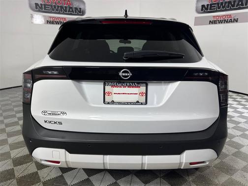 2025 Nissan Kicks SV