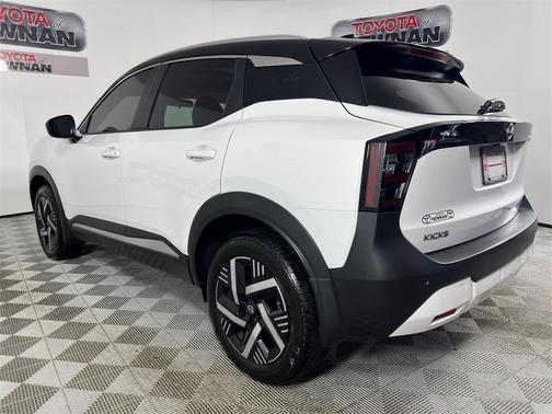 2025 Nissan Kicks SV