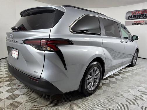 2025 Toyota Sienna XLE