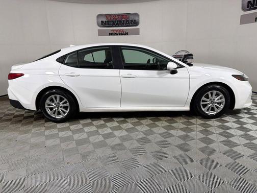 Ice Cap 2025 Toyota Camry LE