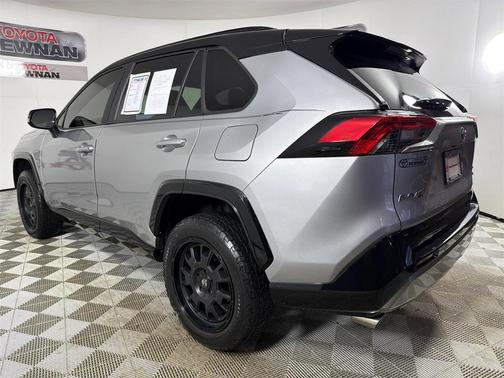 2023 Toyota RAV4 Hybrid SE