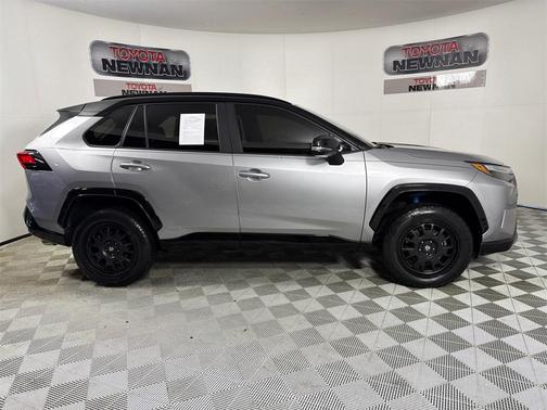 2023 Toyota RAV4 Hybrid SE