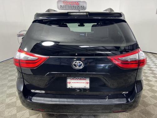 2020 Toyota Sienna XLE