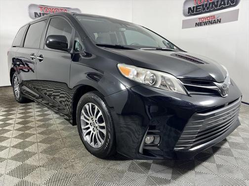 2020 Toyota Sienna XLE