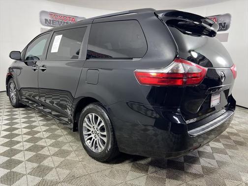 2020 Toyota Sienna XLE