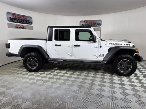 Bright White Clearcoat 2023 Jeep Gladiator Rubicon