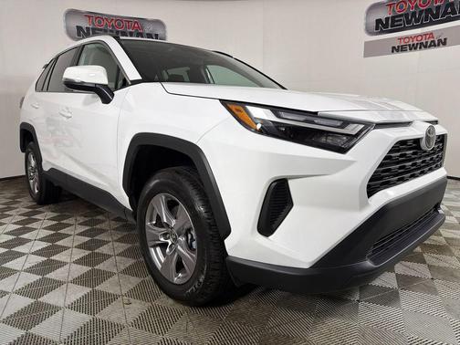 Ice Cap 2025 Toyota RAV4 XLE