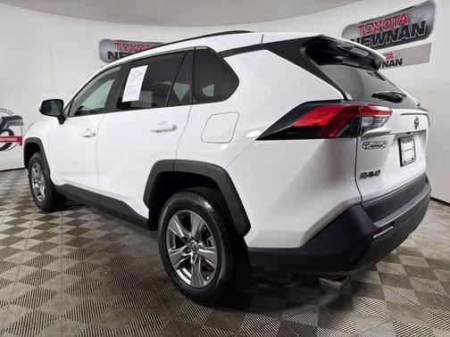 Ice Cap 2025 Toyota RAV4 XLE