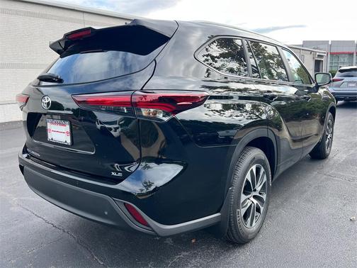 2025 Toyota Highlander XLE