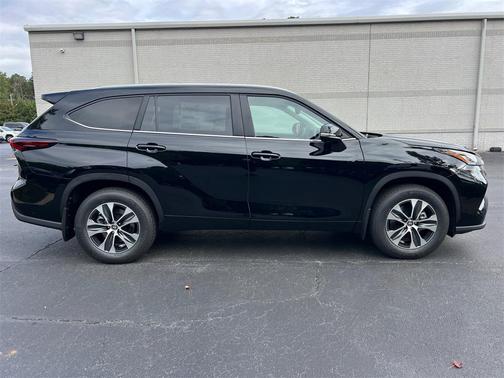 2025 Toyota Highlander XLE