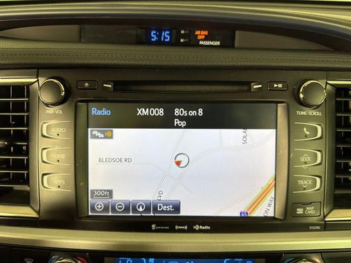 Midnight Black Metallic 2019 Toyota Highlander XLE