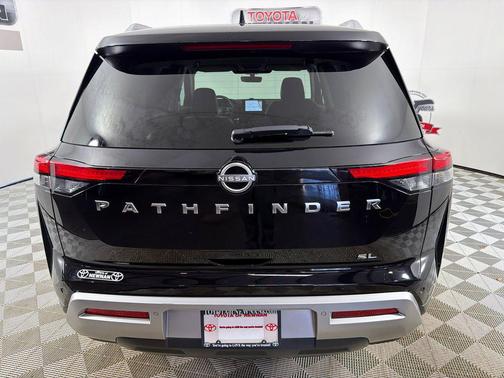 2025 Nissan Pathfinder SL FWD