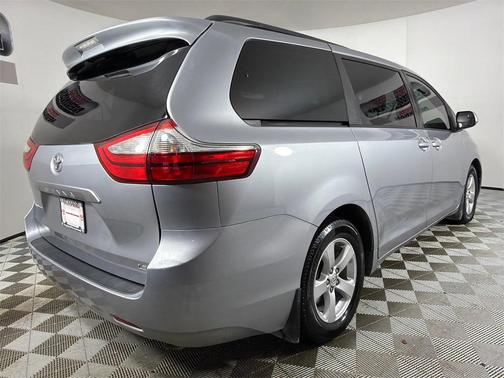 2017 Toyota Sienna LE