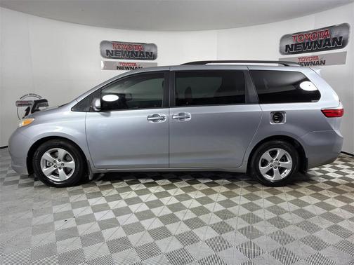 2017 Toyota Sienna LE