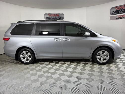 2017 Toyota Sienna LE