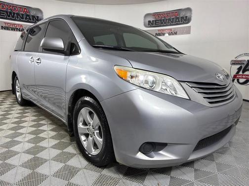 2017 Toyota Sienna LE