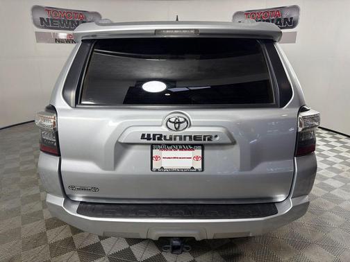 Classic Silver Metallic 2018 Toyota 4Runner SR5 Premium