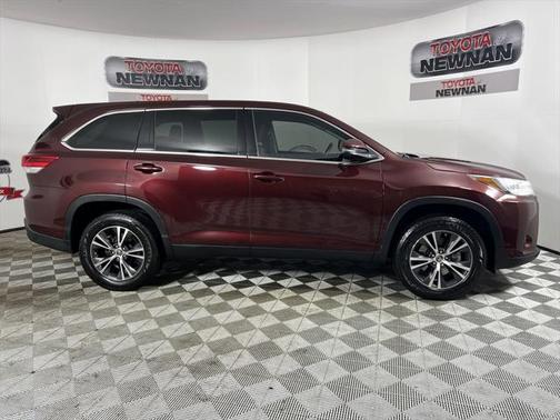 2019 Toyota Highlander LE I4