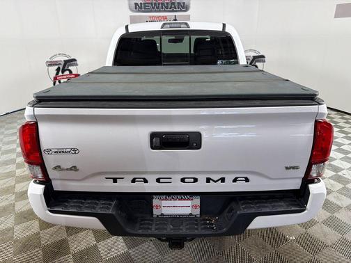 Ice Cap 2023 Toyota Tacoma SR5