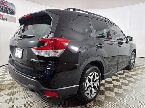 Crystal Black Silica 2023 Subaru Forester Premium