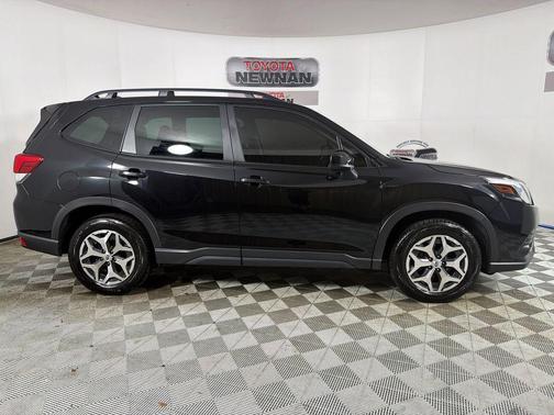 Crystal Black Silica 2023 Subaru Forester Premium