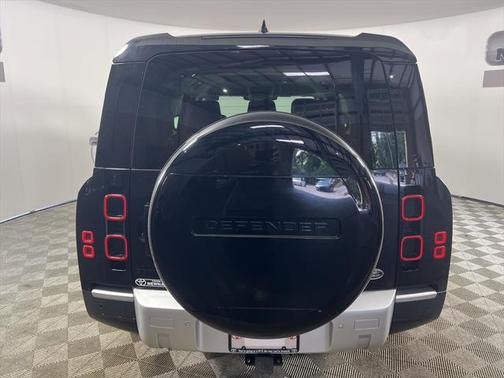 2023 Land Rover Defender 130 SE