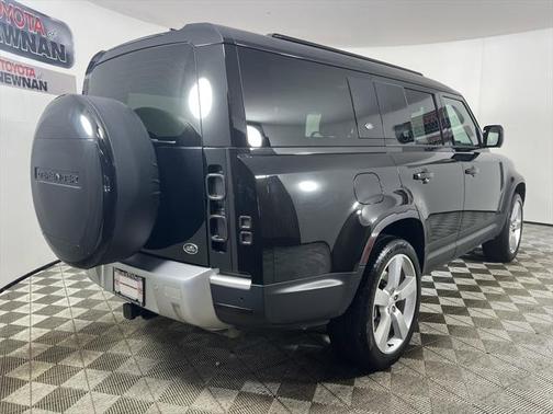 2023 Land Rover Defender 130 SE