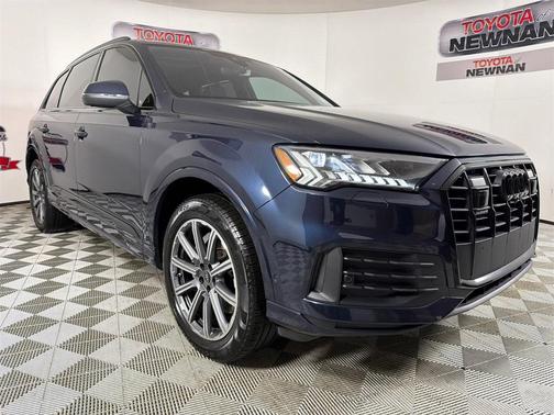 2023 Audi Q7 45 Premium Plus