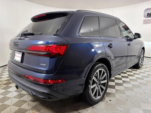 2023 Audi Q7 45 Premium Plus
