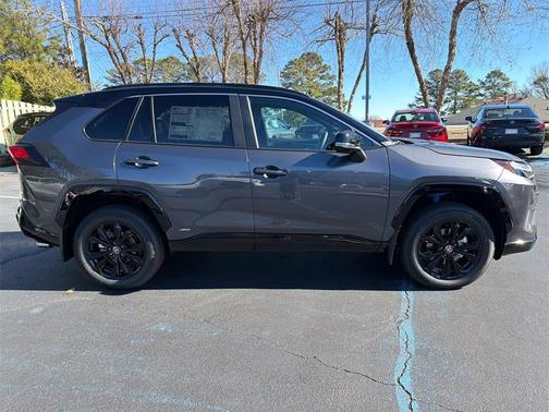 2025 Toyota RAV4 Hybrid SE