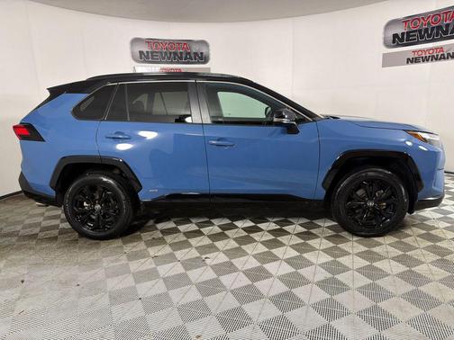 2022 Toyota RAV4 Hybrid SE