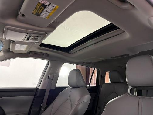 Midnight Black Metallic 2024 Toyota Highlander XLE