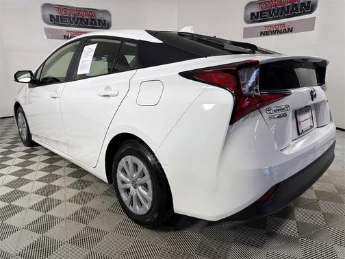 2022 Toyota Prius LE