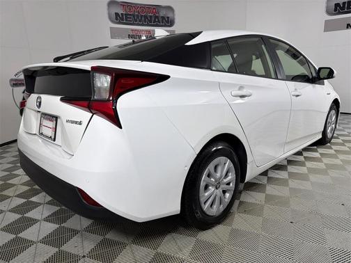 2022 Toyota Prius LE