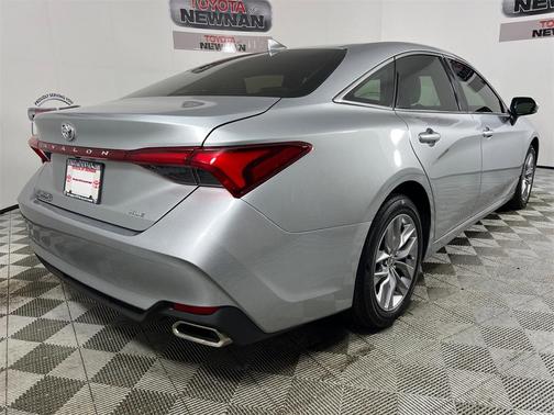2022 Toyota Avalon XLE
